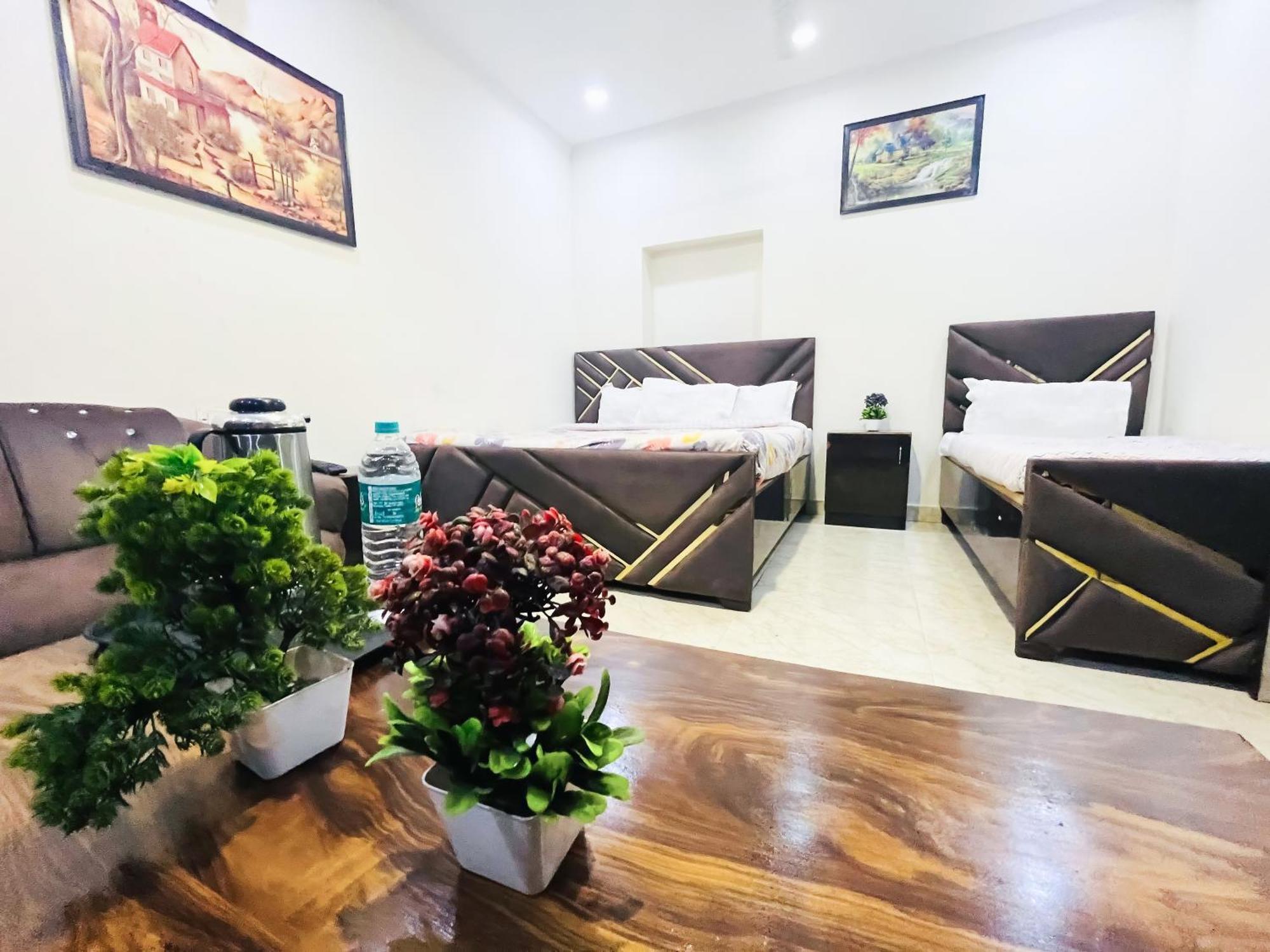 Tom & Jerry - 10 Mins From Nizamuddin Railway Station 3* New Delhi