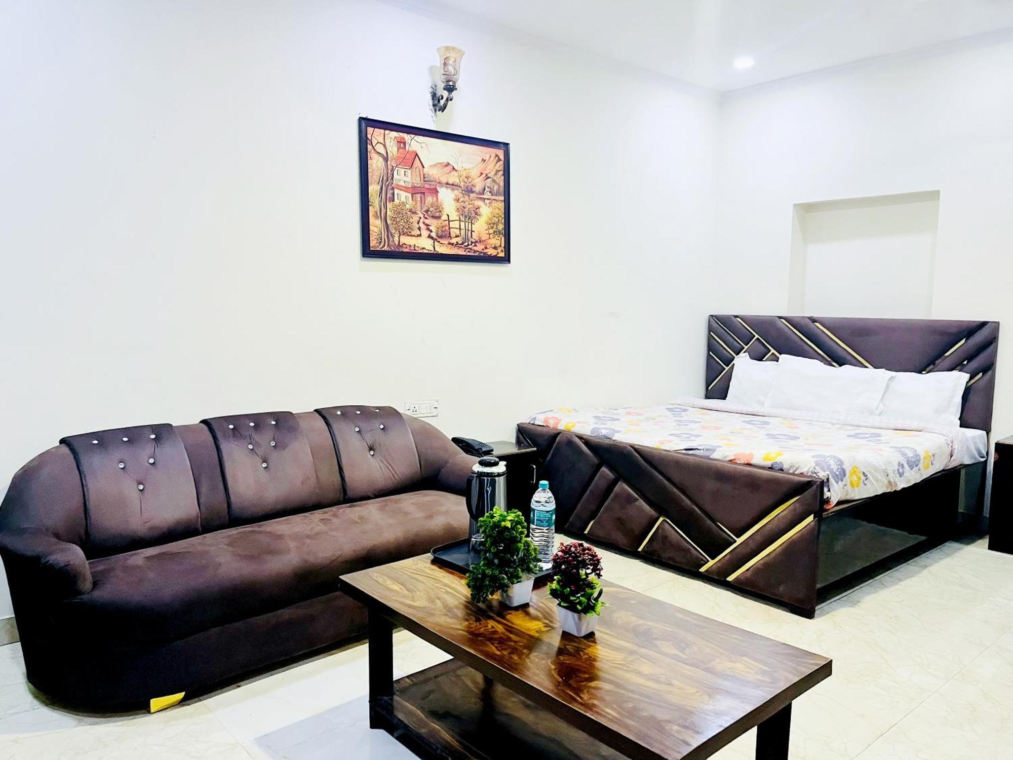 Tom & Jerry - 10 Mins From Nizamuddin Railway Station New Delhi